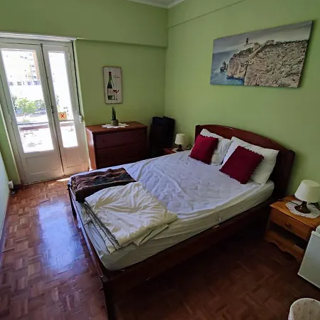 Apartment Lisbon Room In Penha De Franca Lisbon
