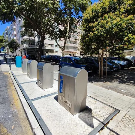 Lisbon, Authentic In Penha De Franca דירה ליסבון